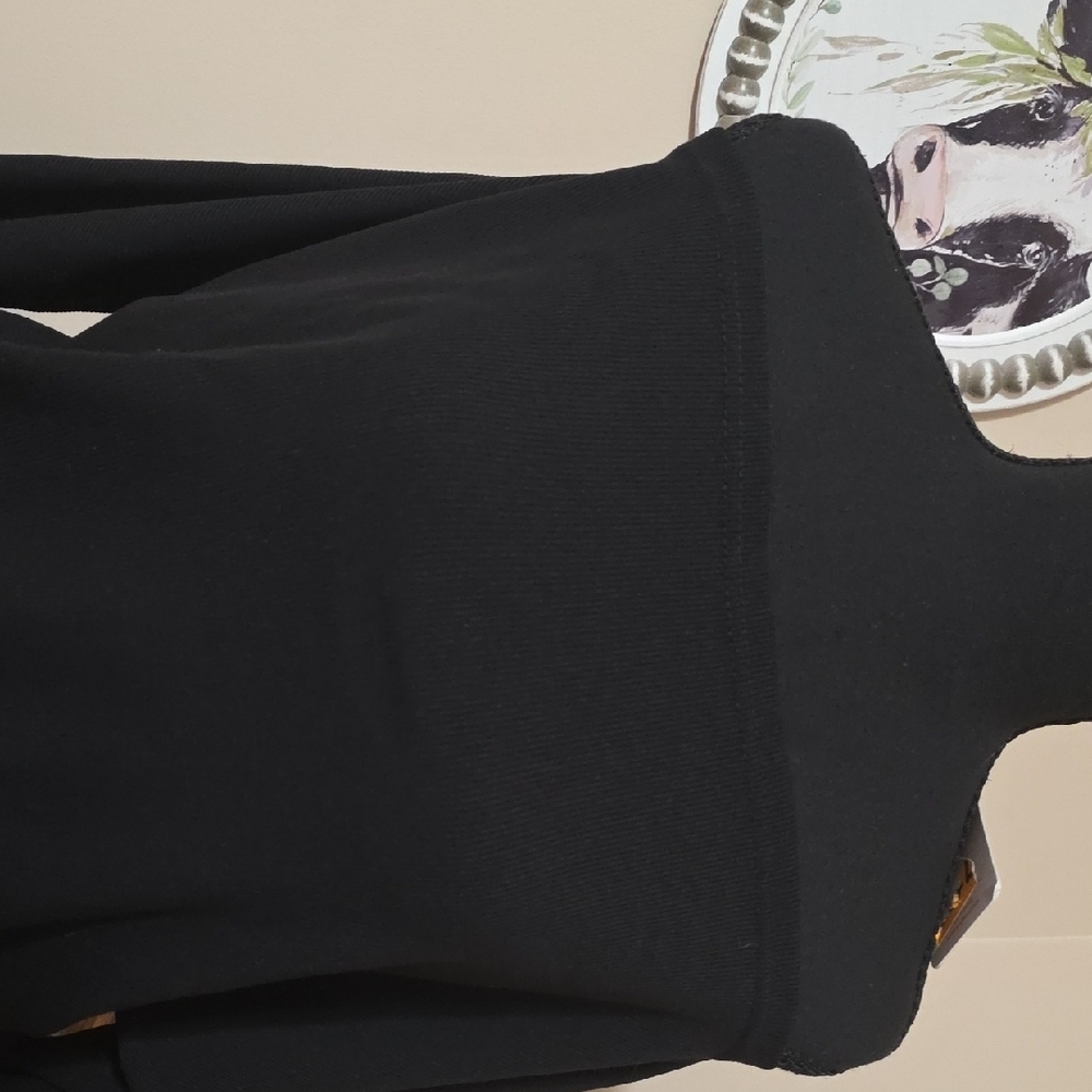 Elegant Black Off-Shoulder Dress - Picture 2 of 8